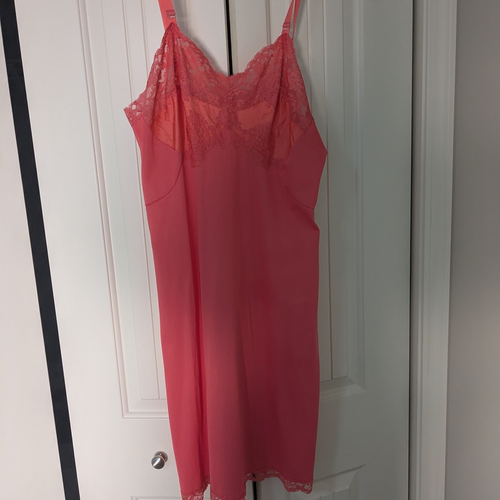 Elegant Pink Lace Trim Chemise